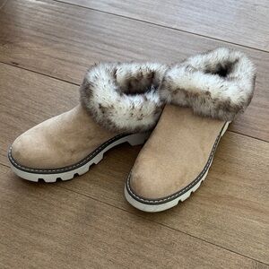 Very G Tan Fur-Lined Winter Booties